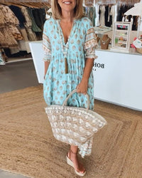 Women's Chic Floral V-Neck Dress with Graceful Feminine Fit