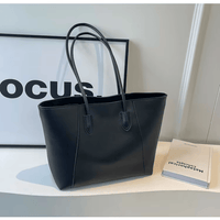 Women's Structured Handbag with Spacious Interior and Classic Style